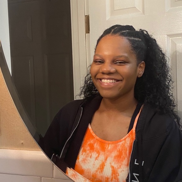 Meet your Posher, Tatianna - Picture 1 of 1